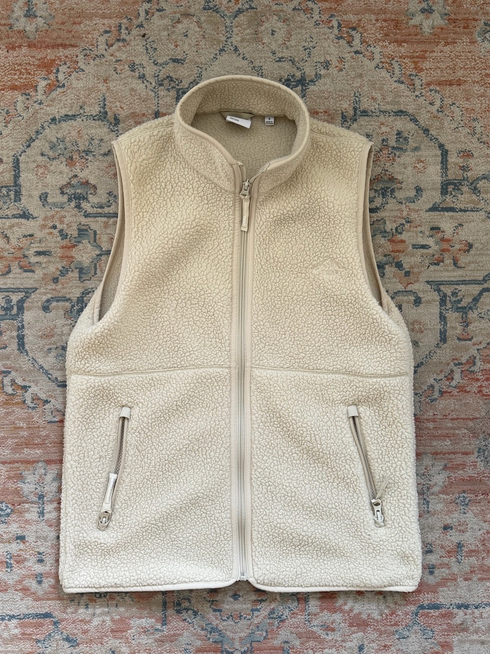 Aritzia TNA Cream Sherpa Fleece Vest